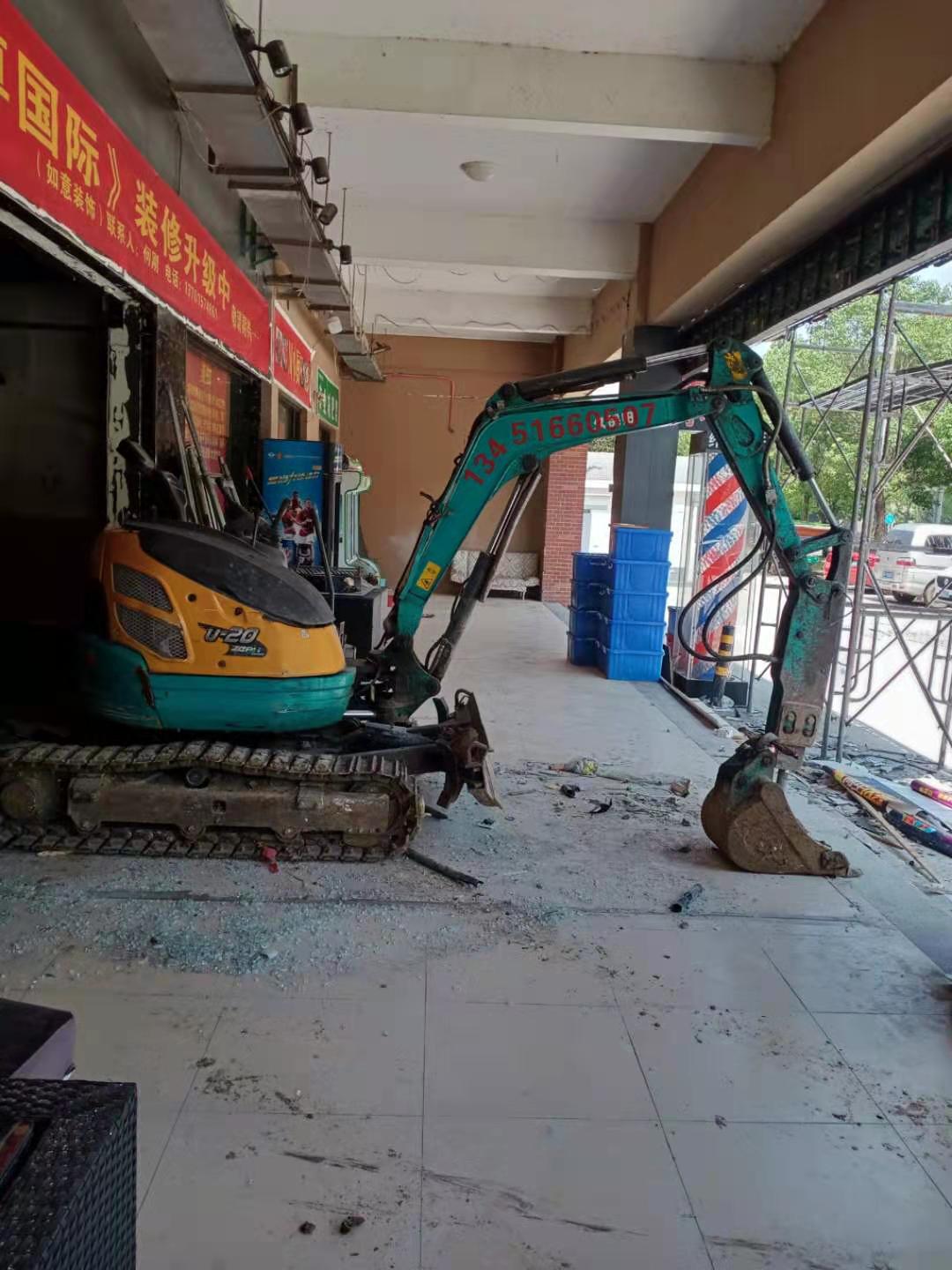 橡膠履帶對于微型小挖機(jī)施工當(dāng)中的作用及特點(diǎn)！(圖1)