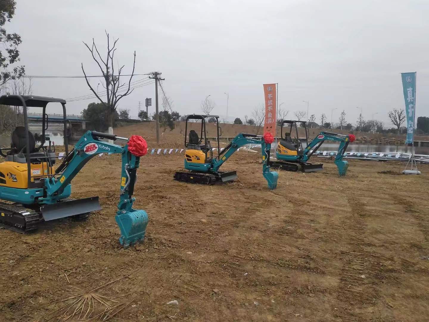 冠捷工程雙旦期間推出微挖租賃優(yōu)惠政策！(圖1)