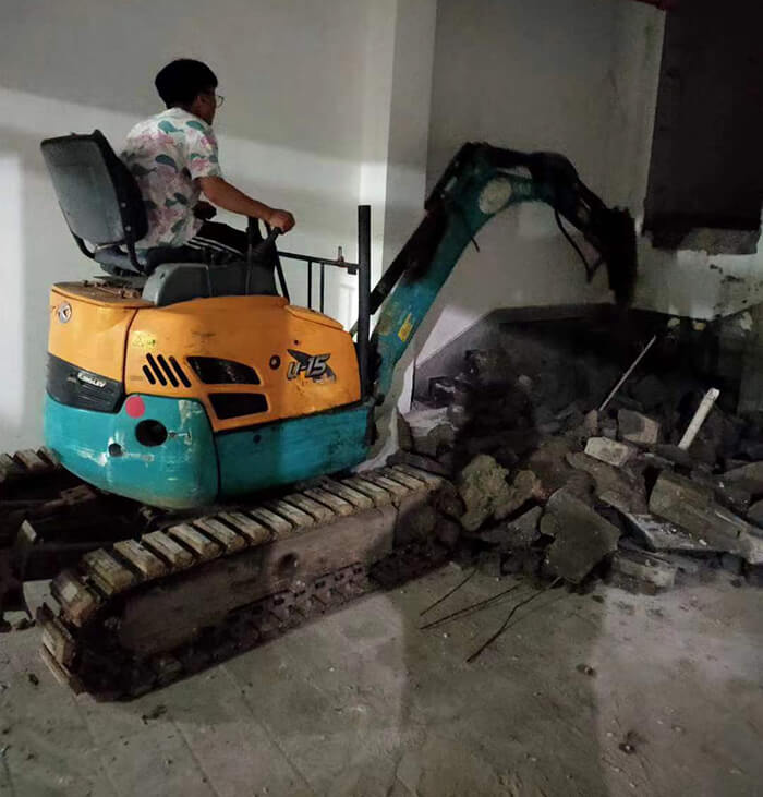 微型小挖機(jī)長(zhǎng)時(shí)間存放需要注意哪些方面？(圖1)